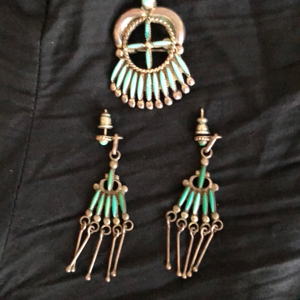 Pendant/pin & earrings